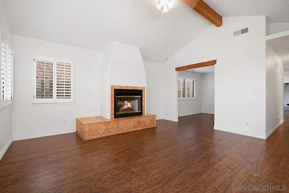 1180 N Crescent Ridge