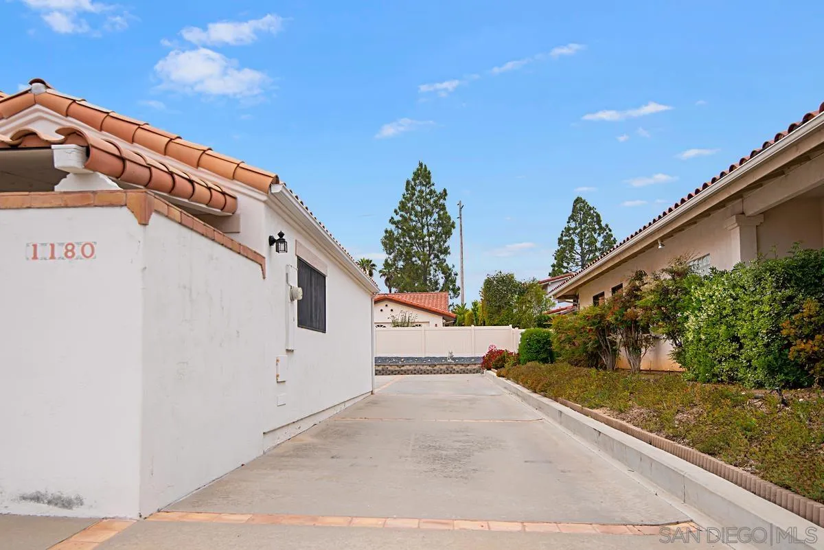 1180 N Crescent Ridge