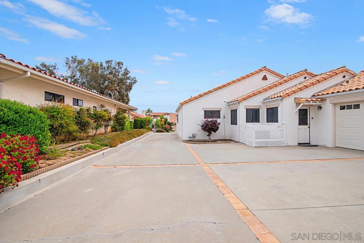 1180 N Crescent Ridge