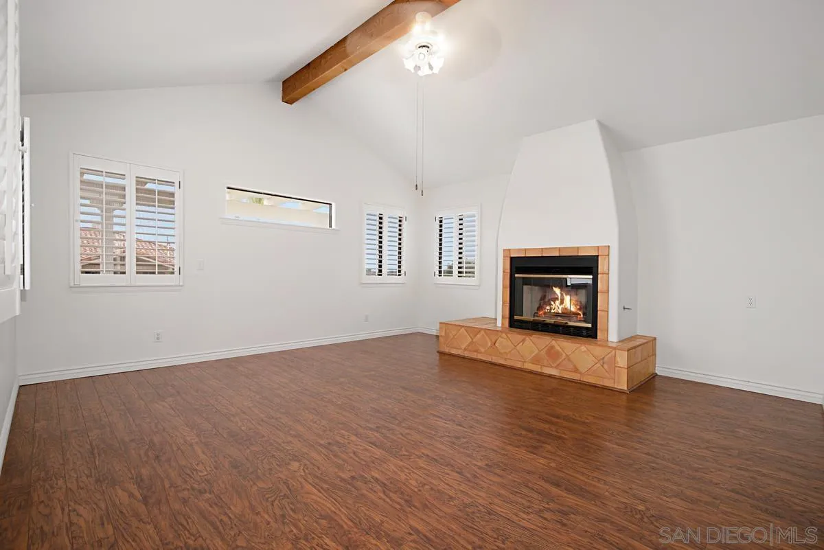 1180 N Crescent Ridge