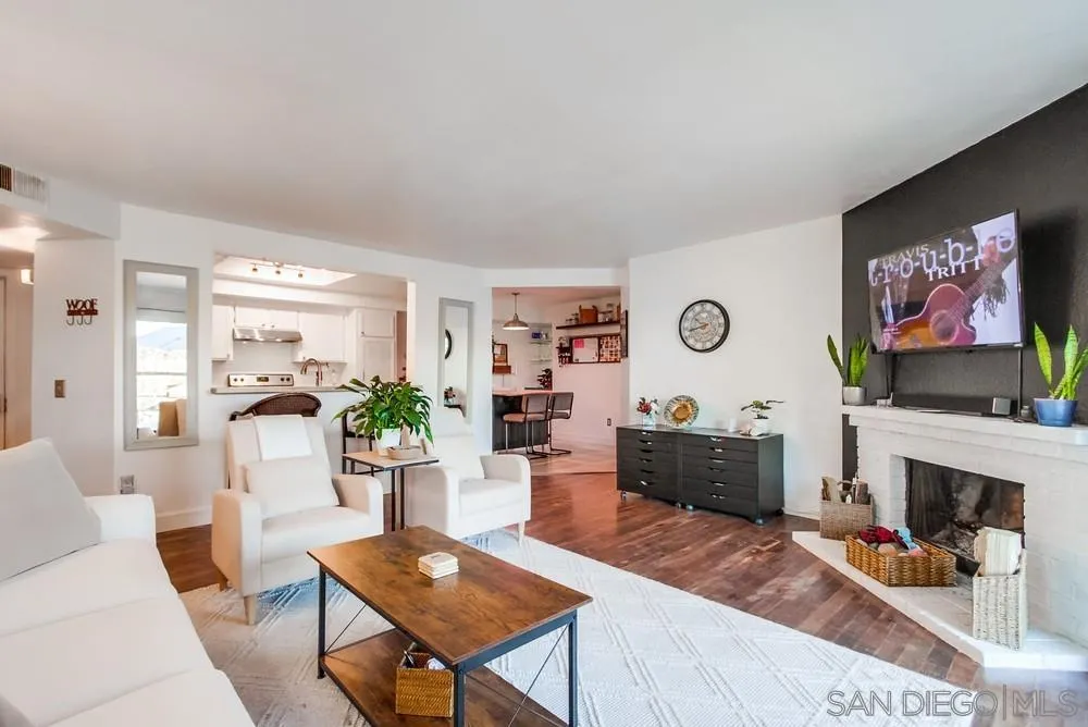 1030 E Washington Unit 116