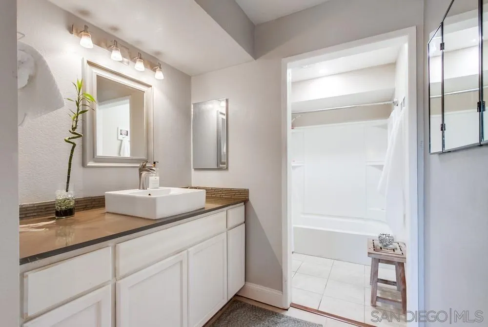 1030 E Washington Unit 116