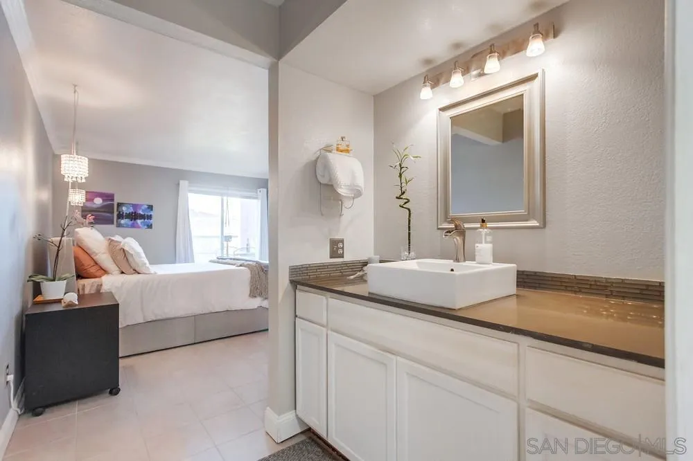 1030 E Washington Unit 116