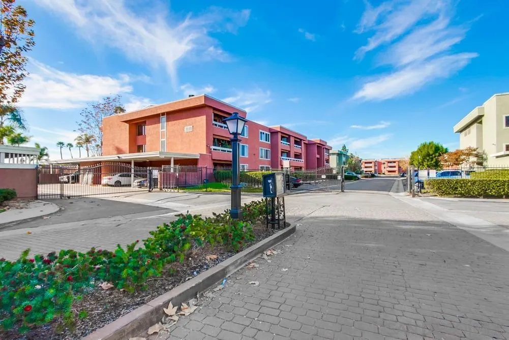 1030 E Washington Unit 116
