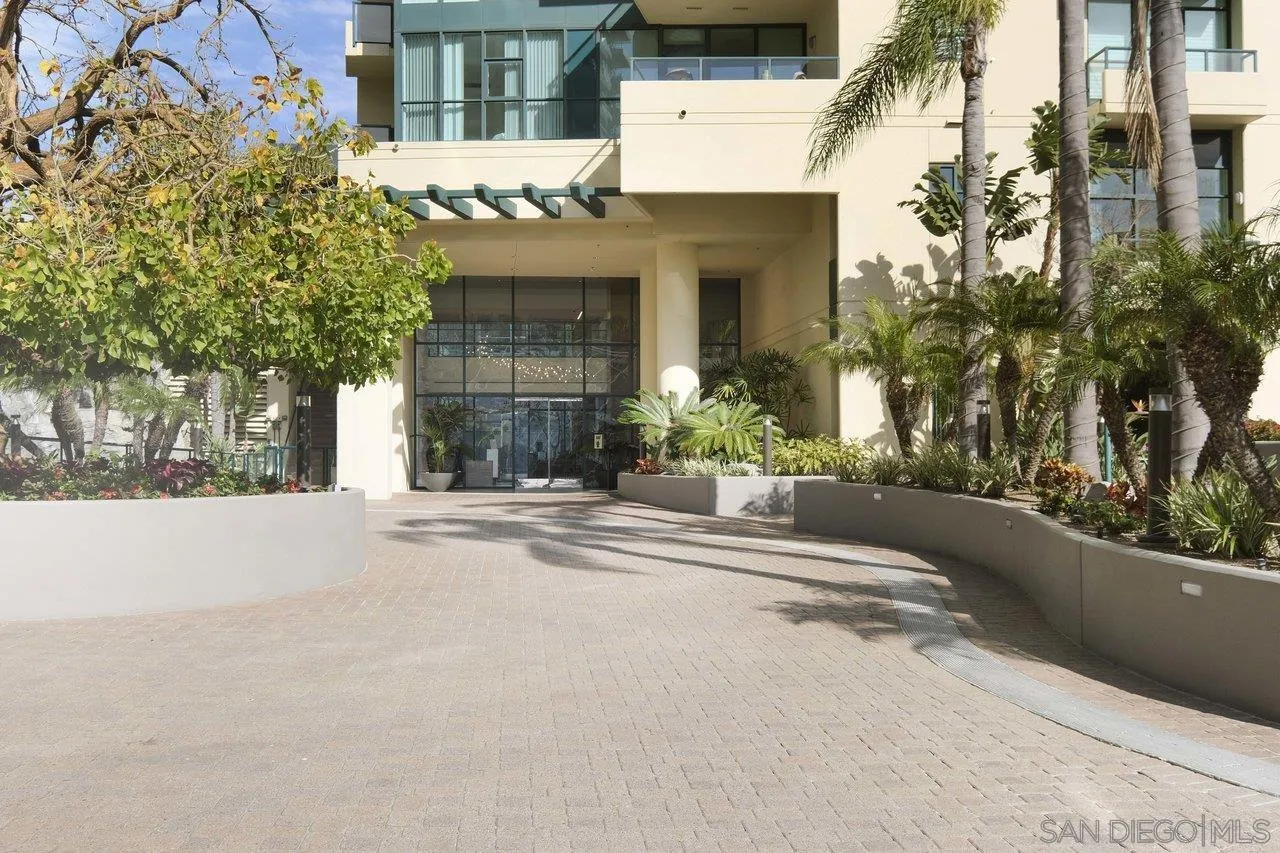 510 1st Ave Unit 902