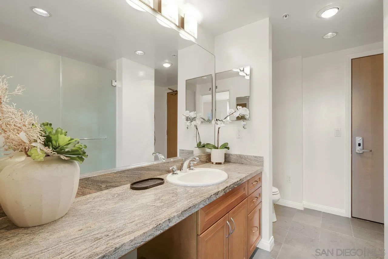510 1st Ave Unit 902