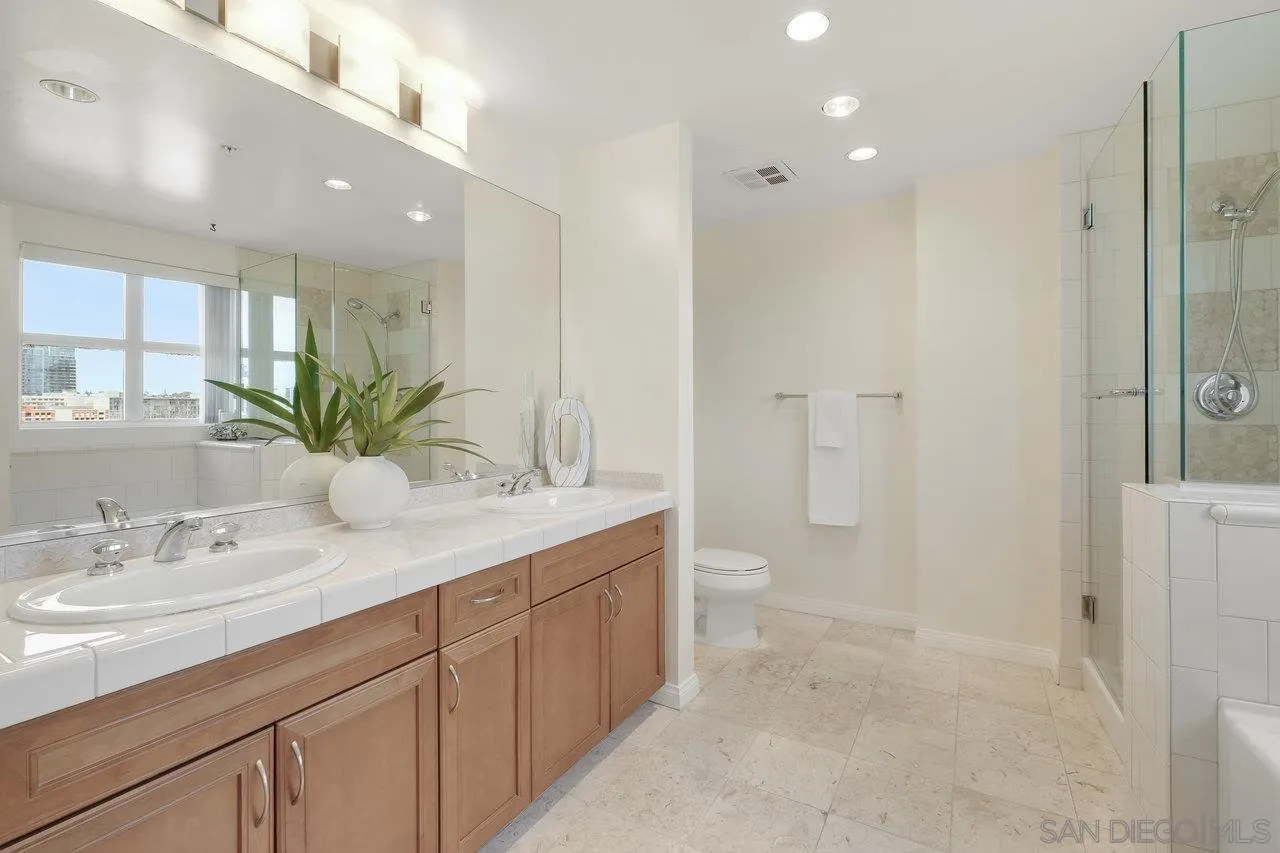 510 1st Ave Unit 902