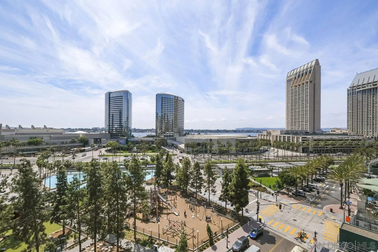 510 1st Ave Unit 902