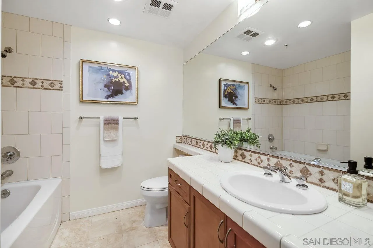 510 1st Ave Unit 902