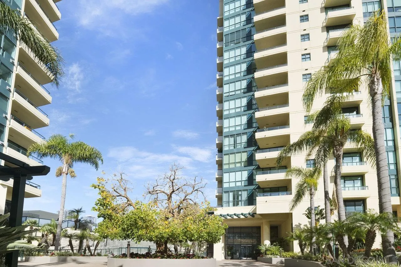 510 1st Ave Unit 902