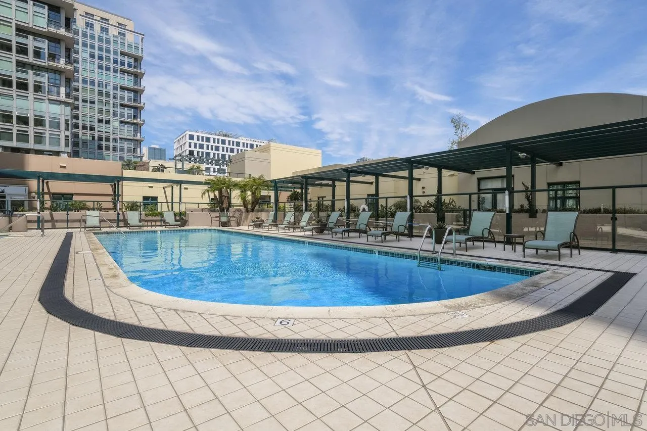 510 1st Ave Unit 902