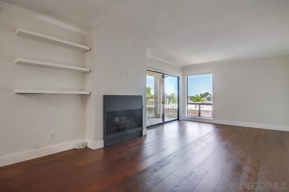 370 Rosecrans Unit 305