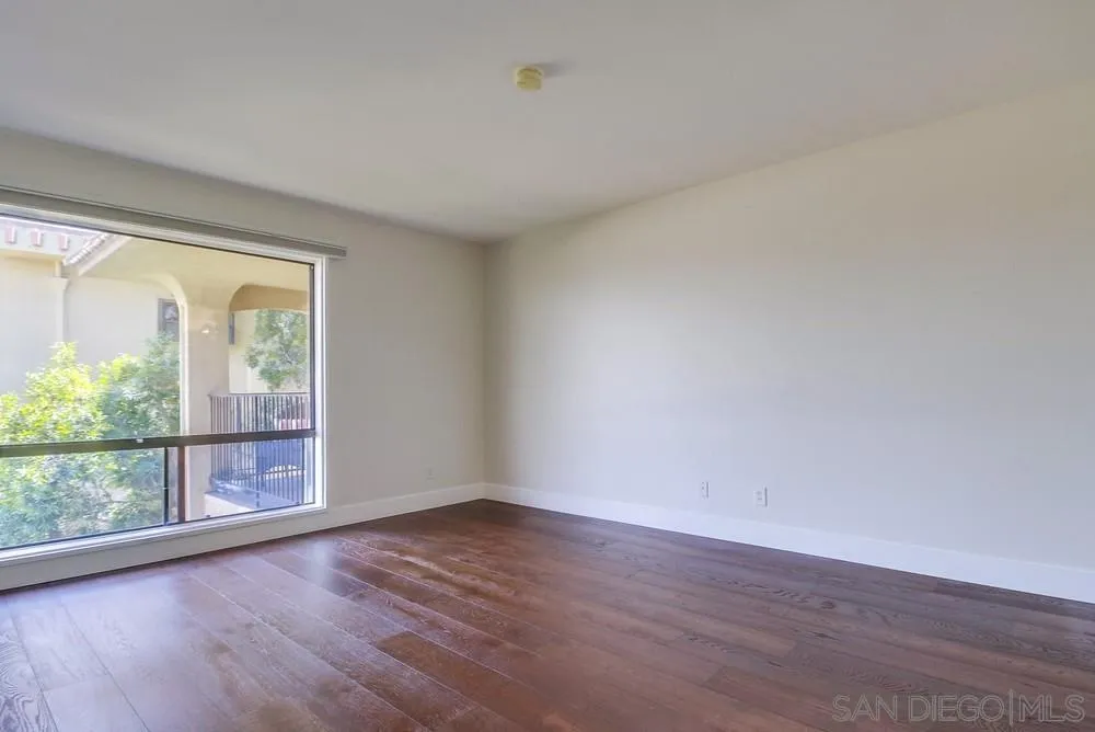 370 Rosecrans Unit 305