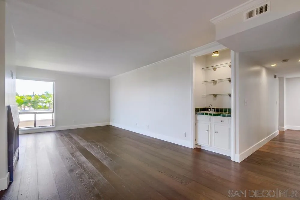 370 Rosecrans Unit 305