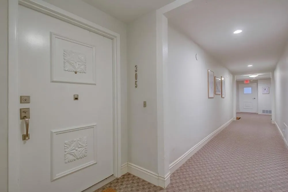 370 Rosecrans Unit 305