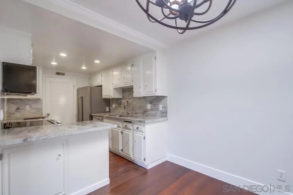 370 Rosecrans Unit 305