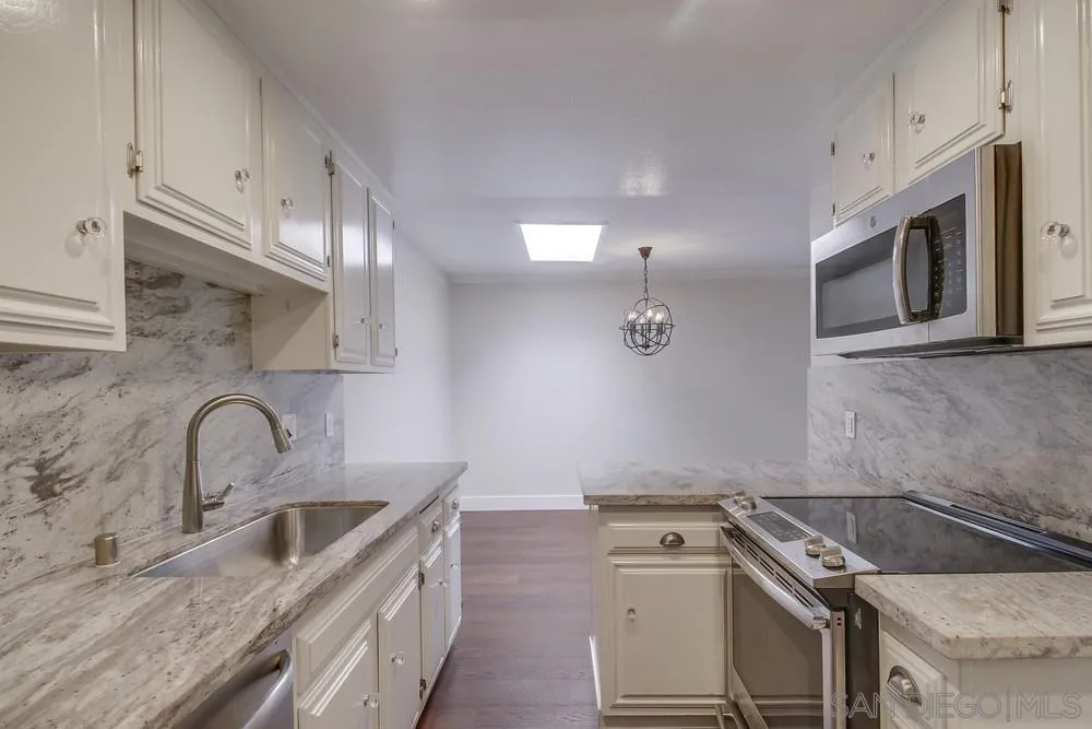370 Rosecrans Unit 305