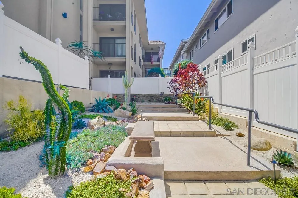 370 Rosecrans Unit 305
