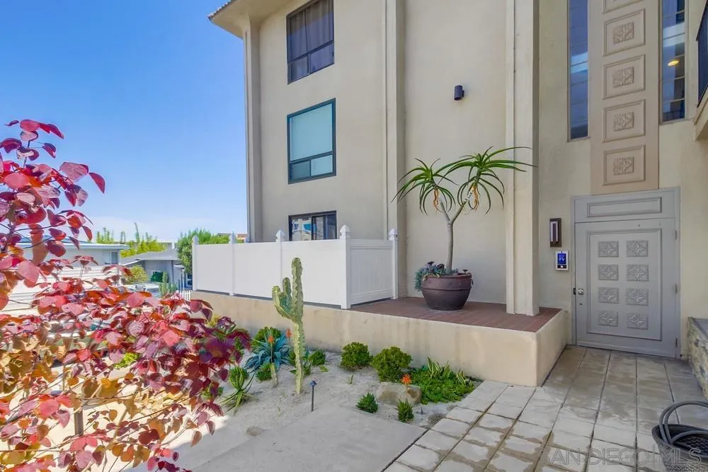370 Rosecrans Unit 305