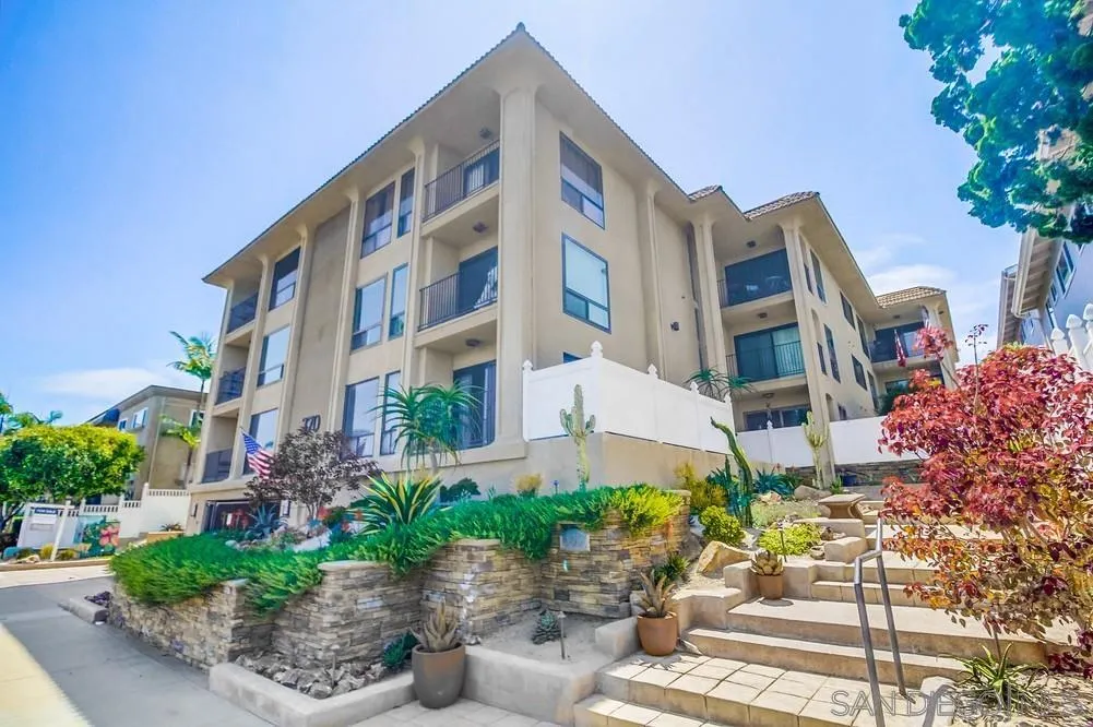 370 Rosecrans Unit 305