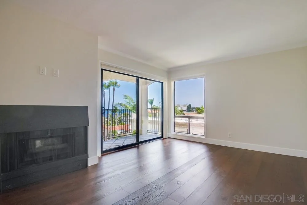 370 Rosecrans Unit 305