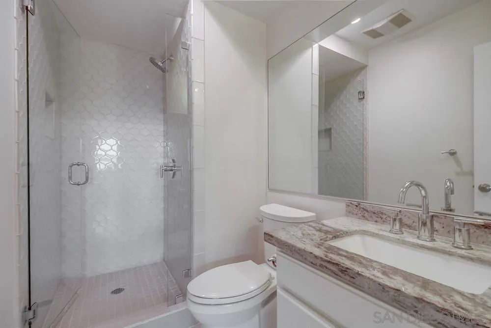 370 Rosecrans Unit 305