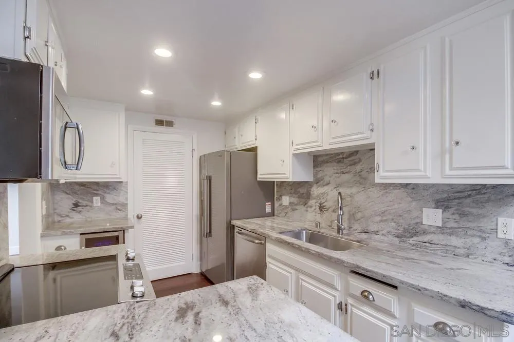 370 Rosecrans Unit 305