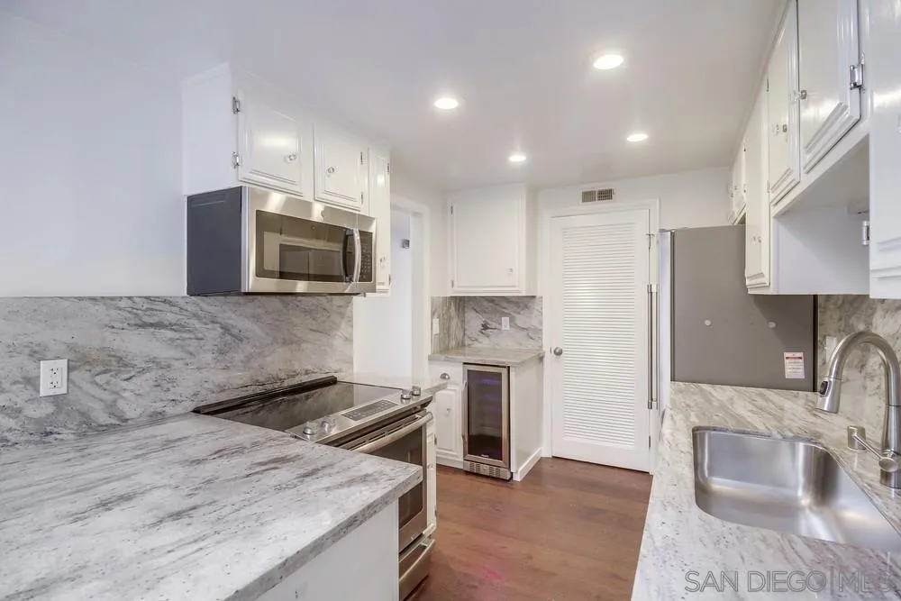 370 Rosecrans Unit 305