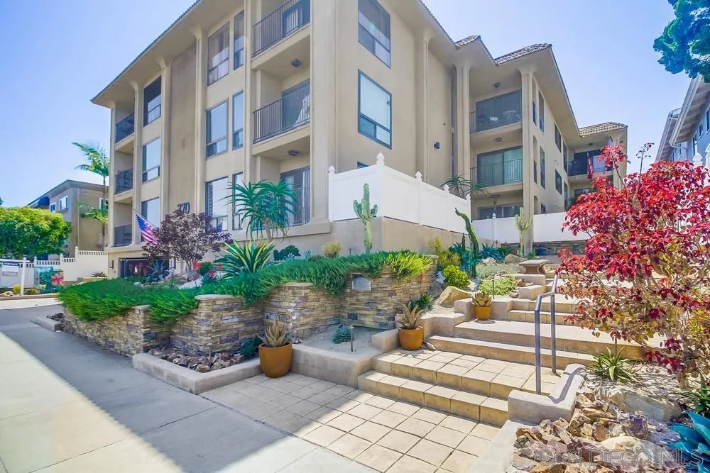 370 Rosecrans Unit 305