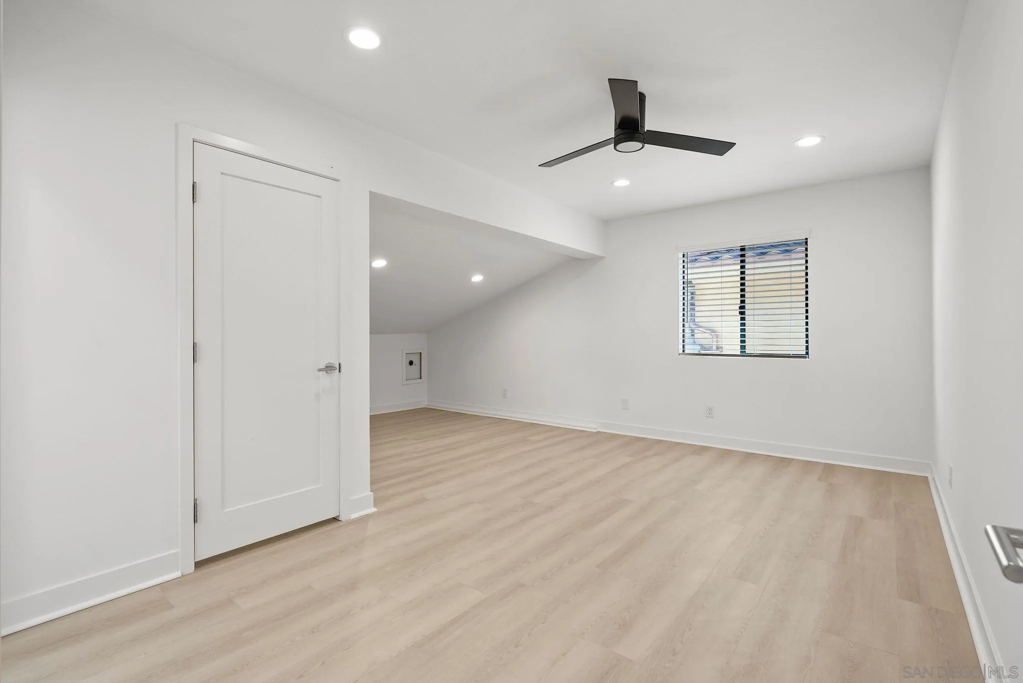 7502 High Ave