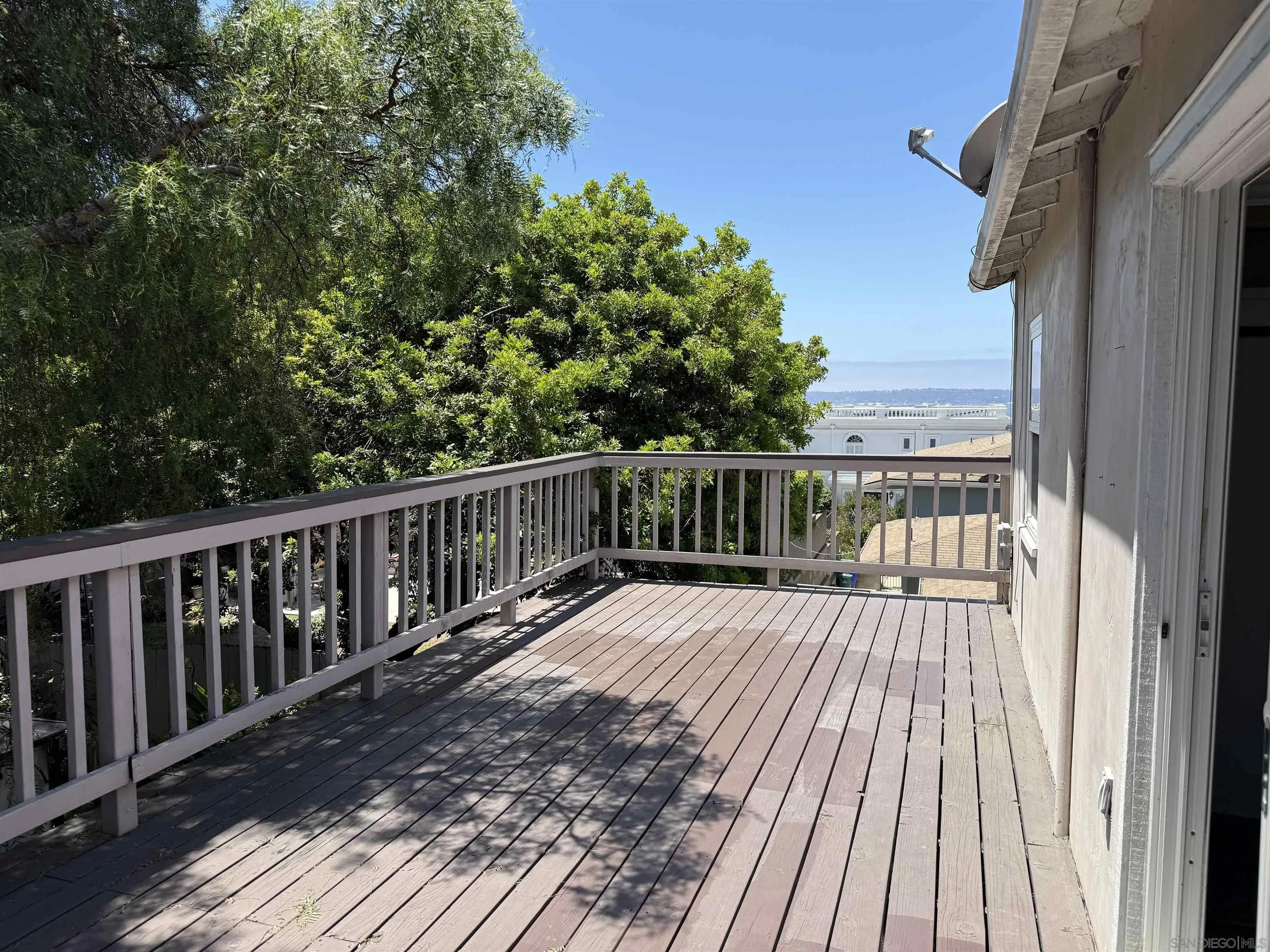 1121 W. Redwood