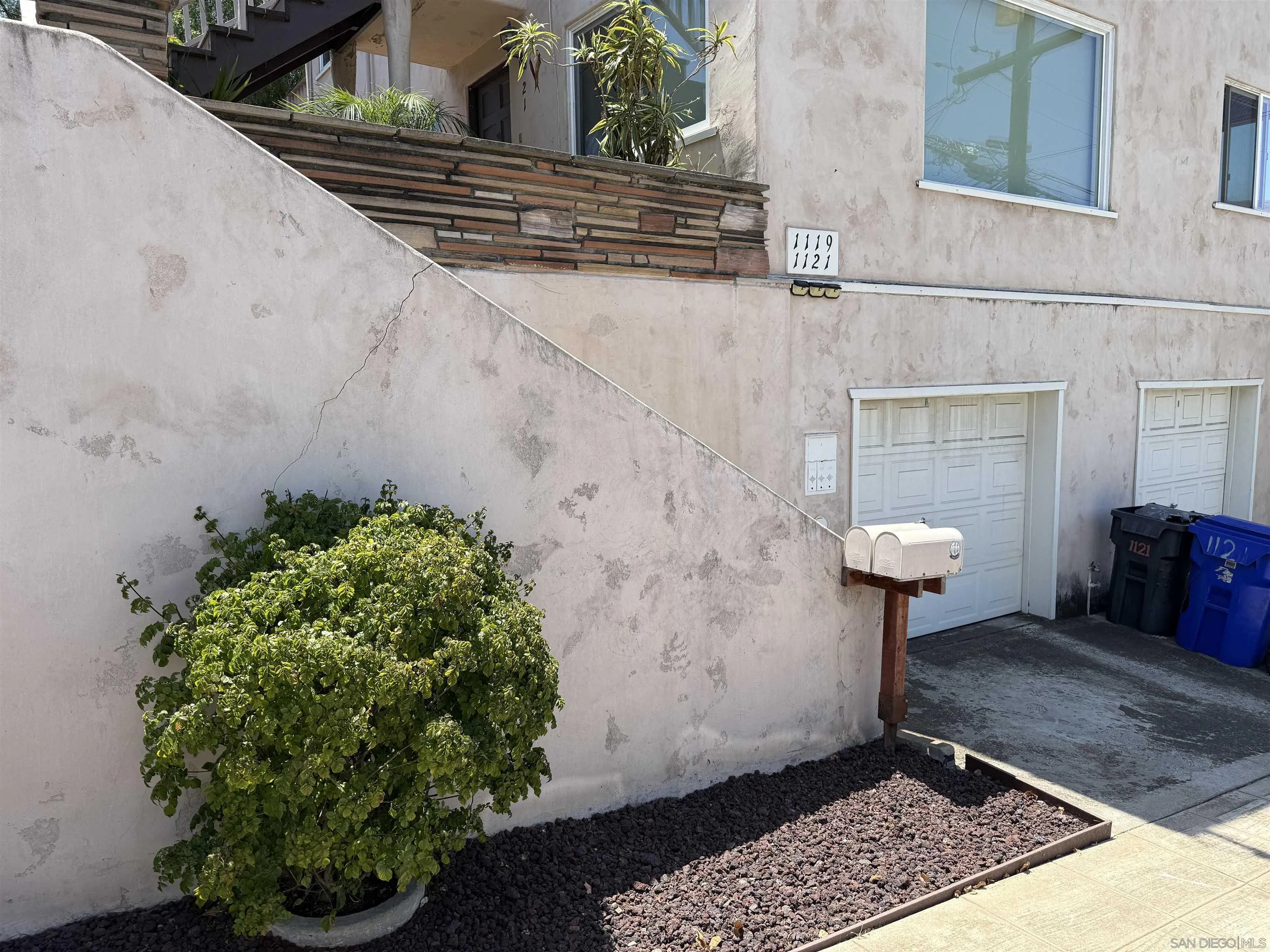 1121 W. Redwood