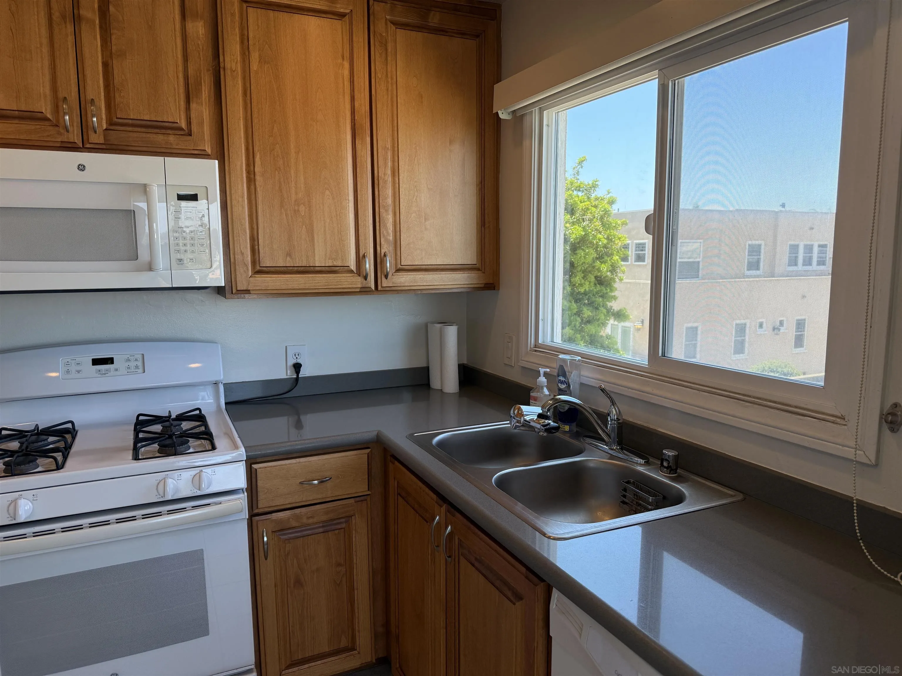 1121 W. Redwood