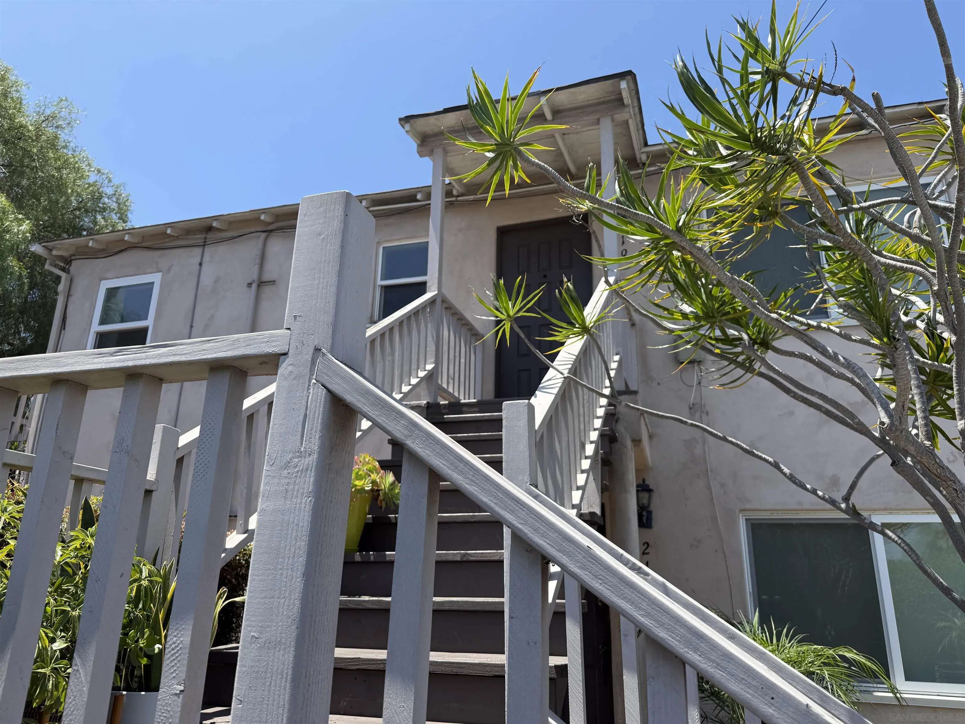 1121 W. Redwood