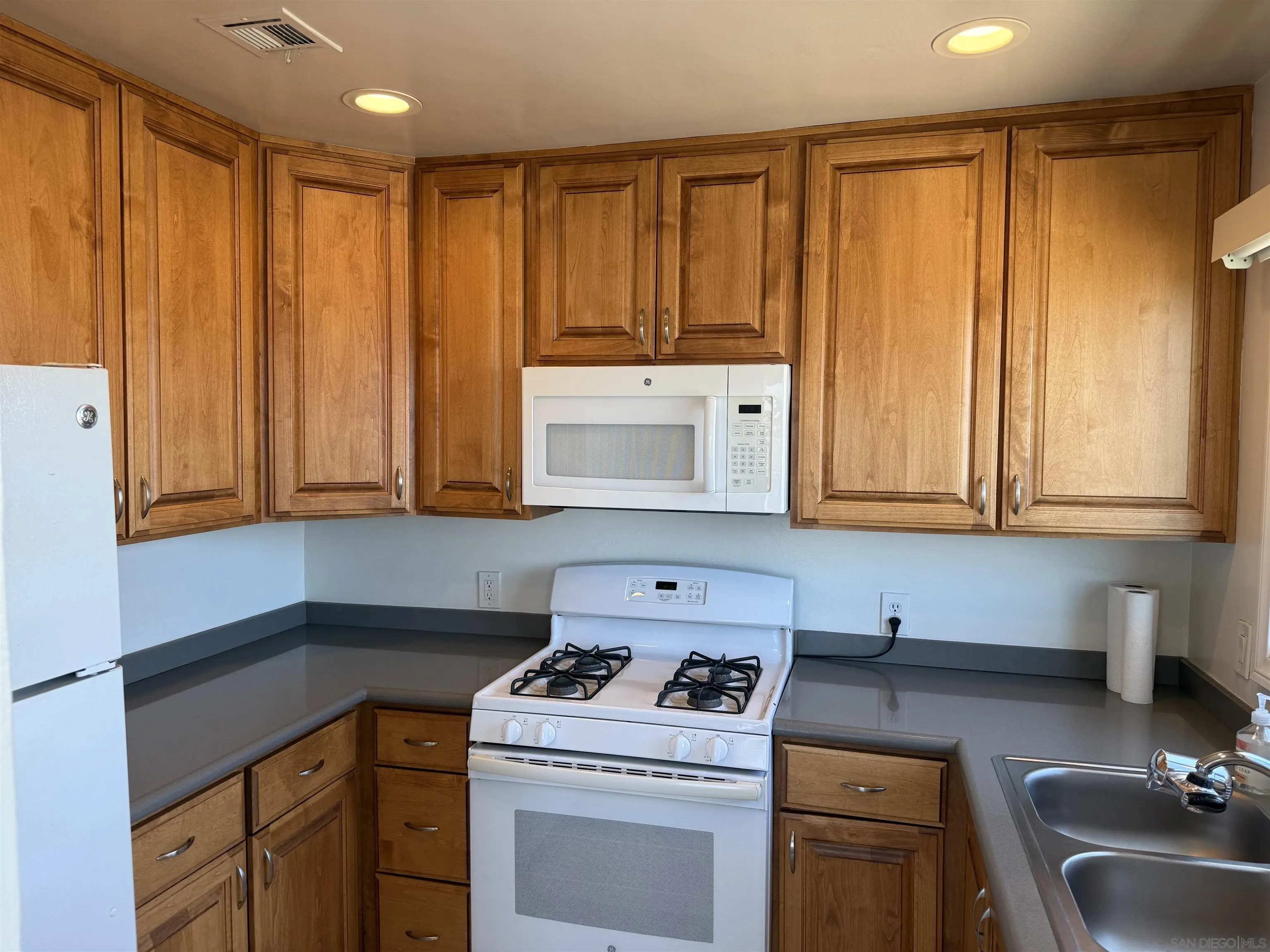 1121 W. Redwood