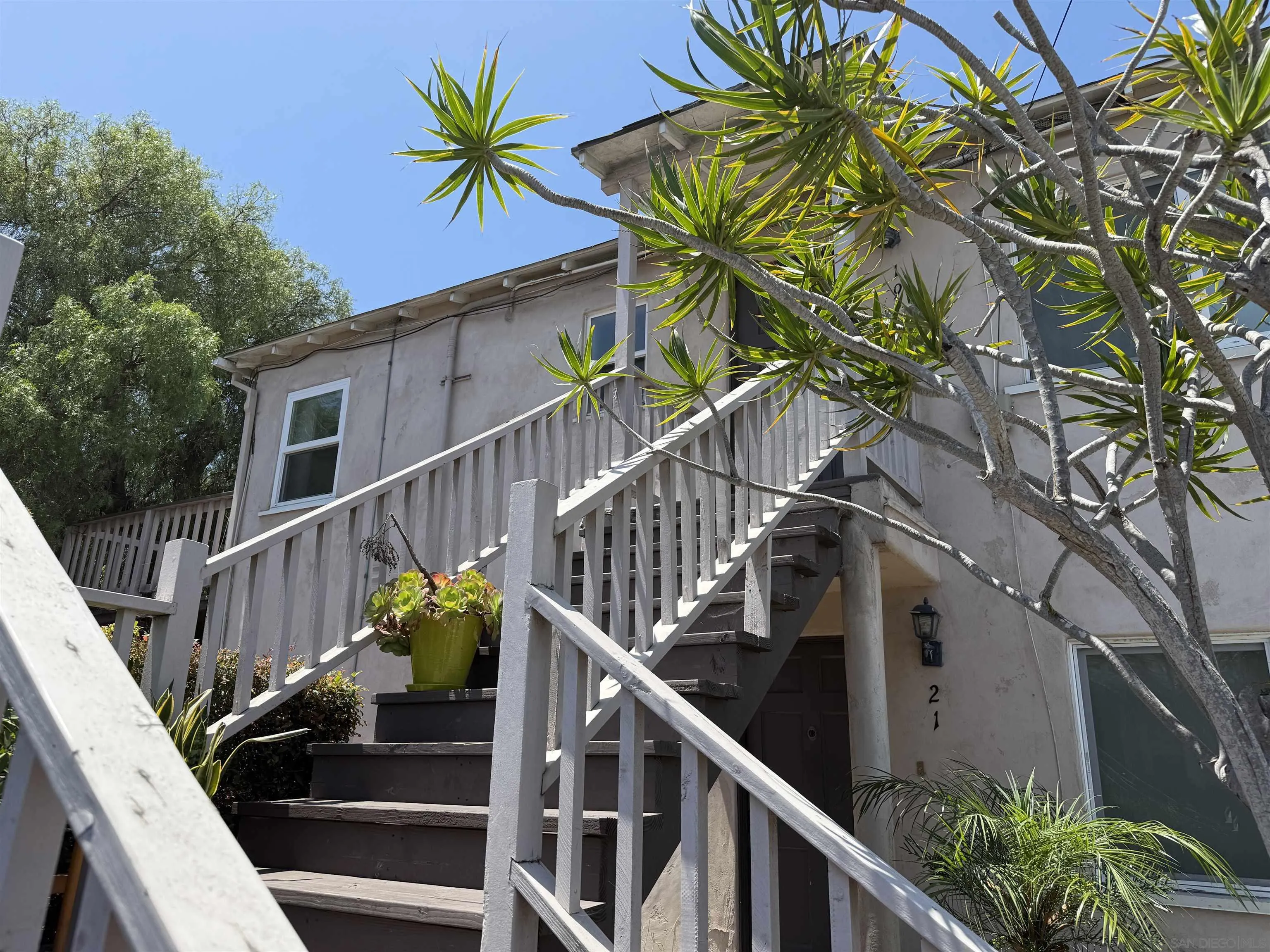 1121 W. Redwood