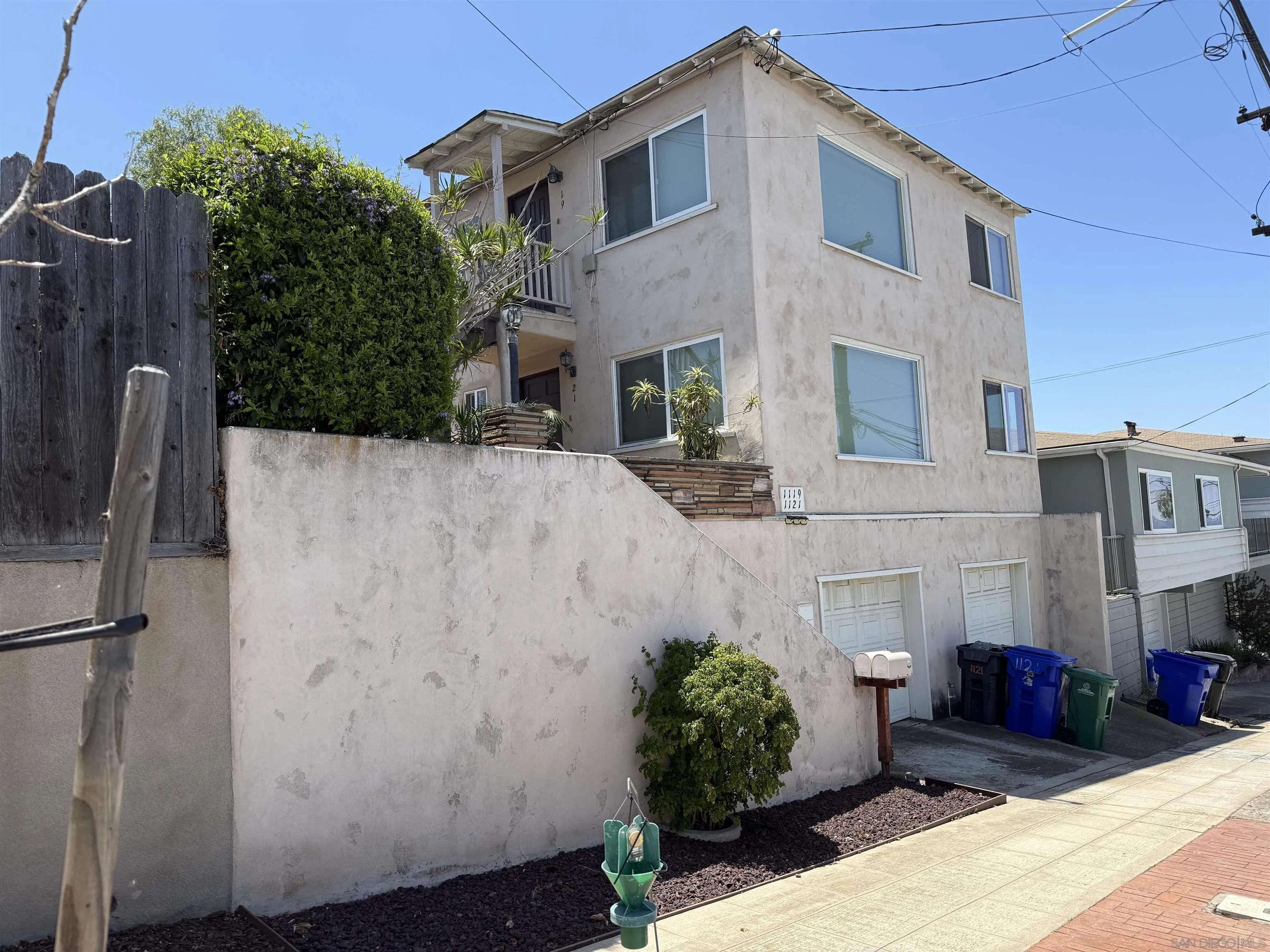 1121 W. Redwood