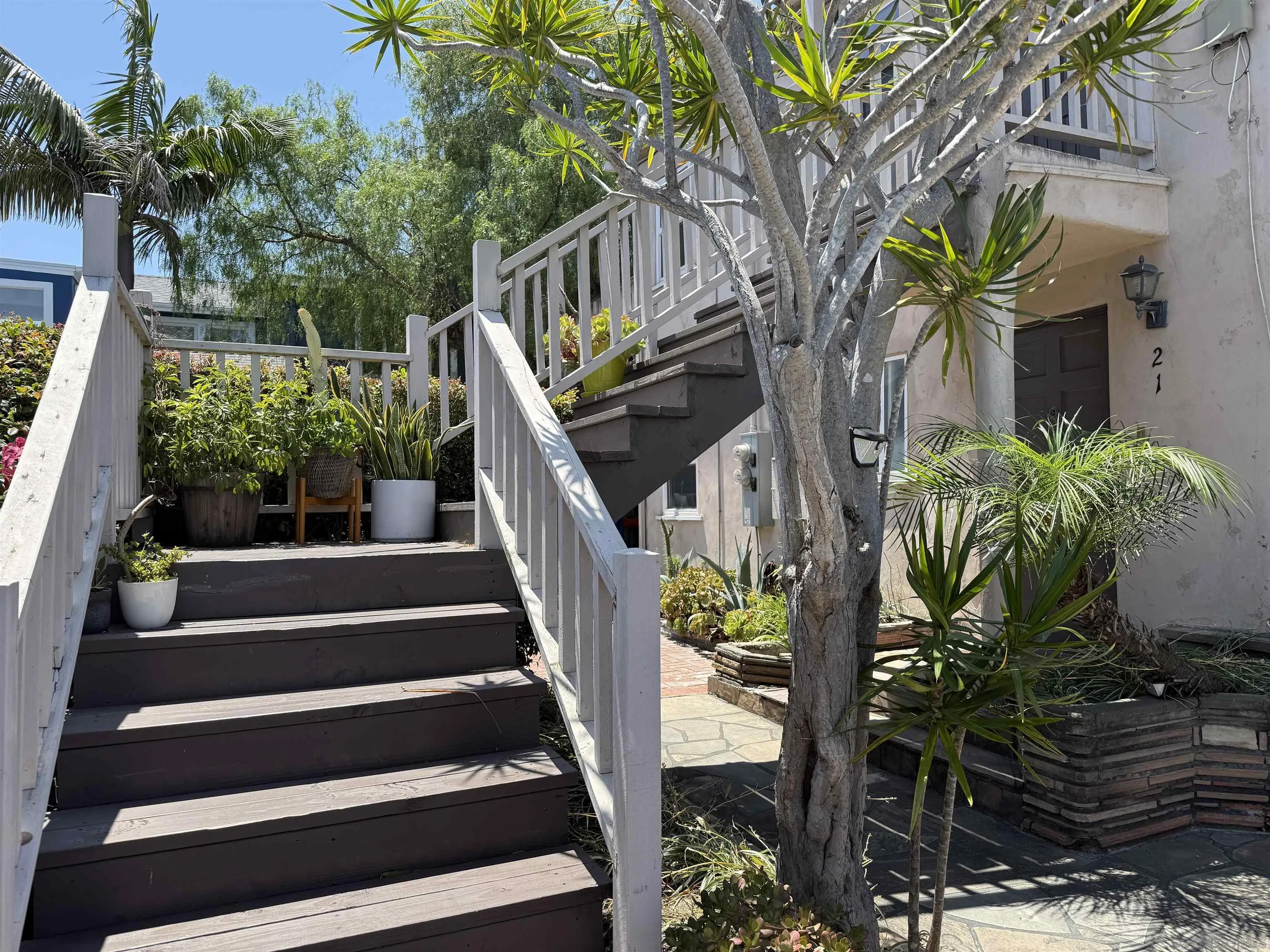 1121 W. Redwood