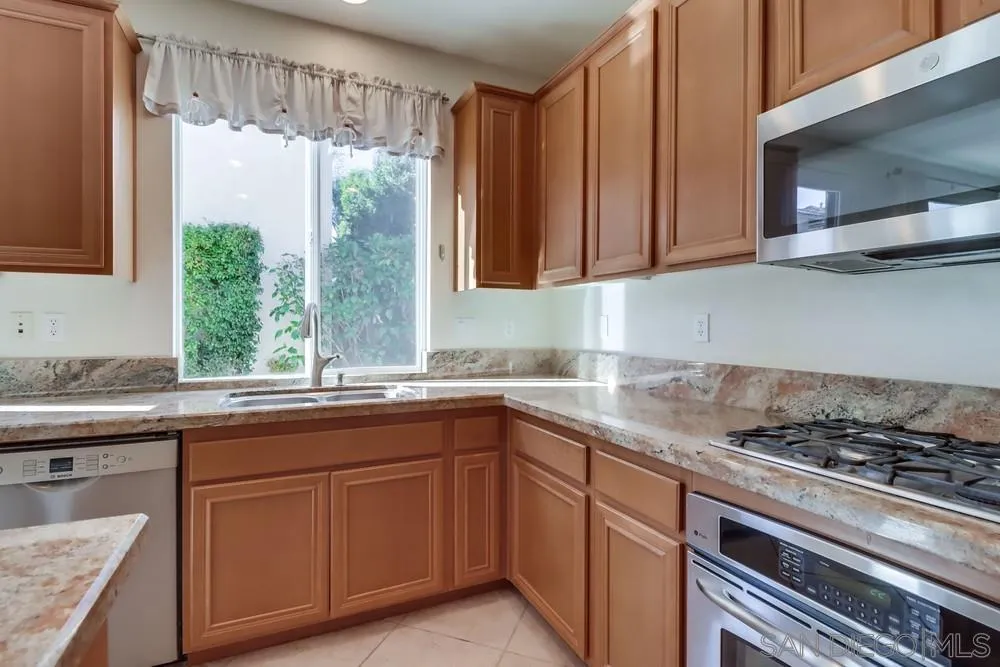 17020 New Rochelle Way, San Diego