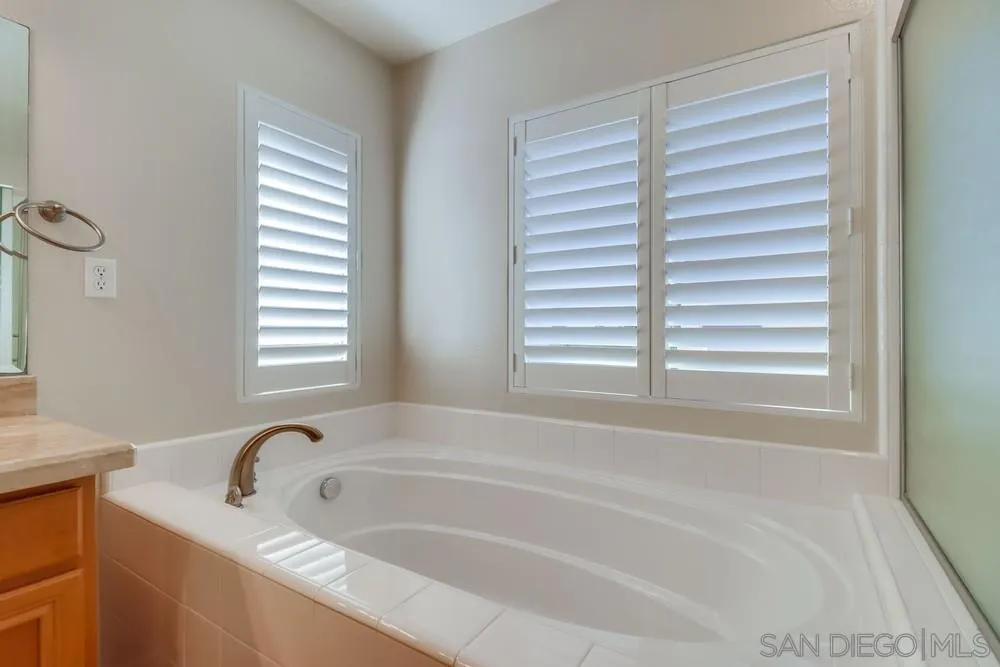17020 New Rochelle Way, San Diego