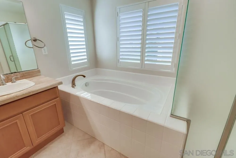 17020 New Rochelle Way, San Diego