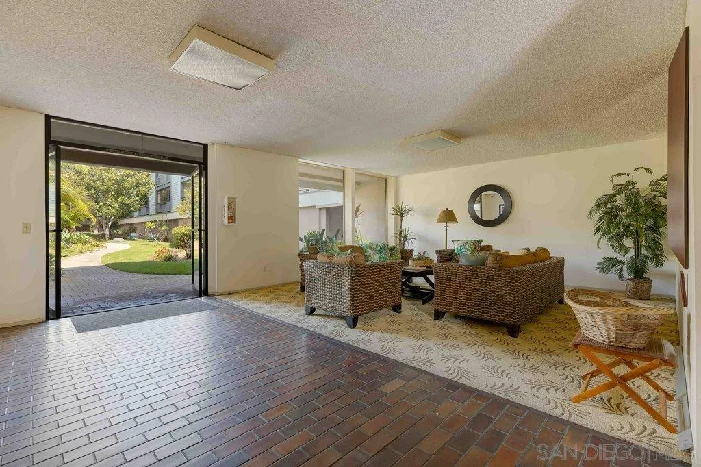 3098 Rue D'orleans Unit 226