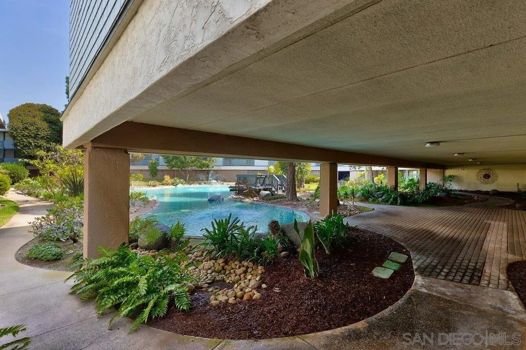 3098 Rue D'orleans Unit 226