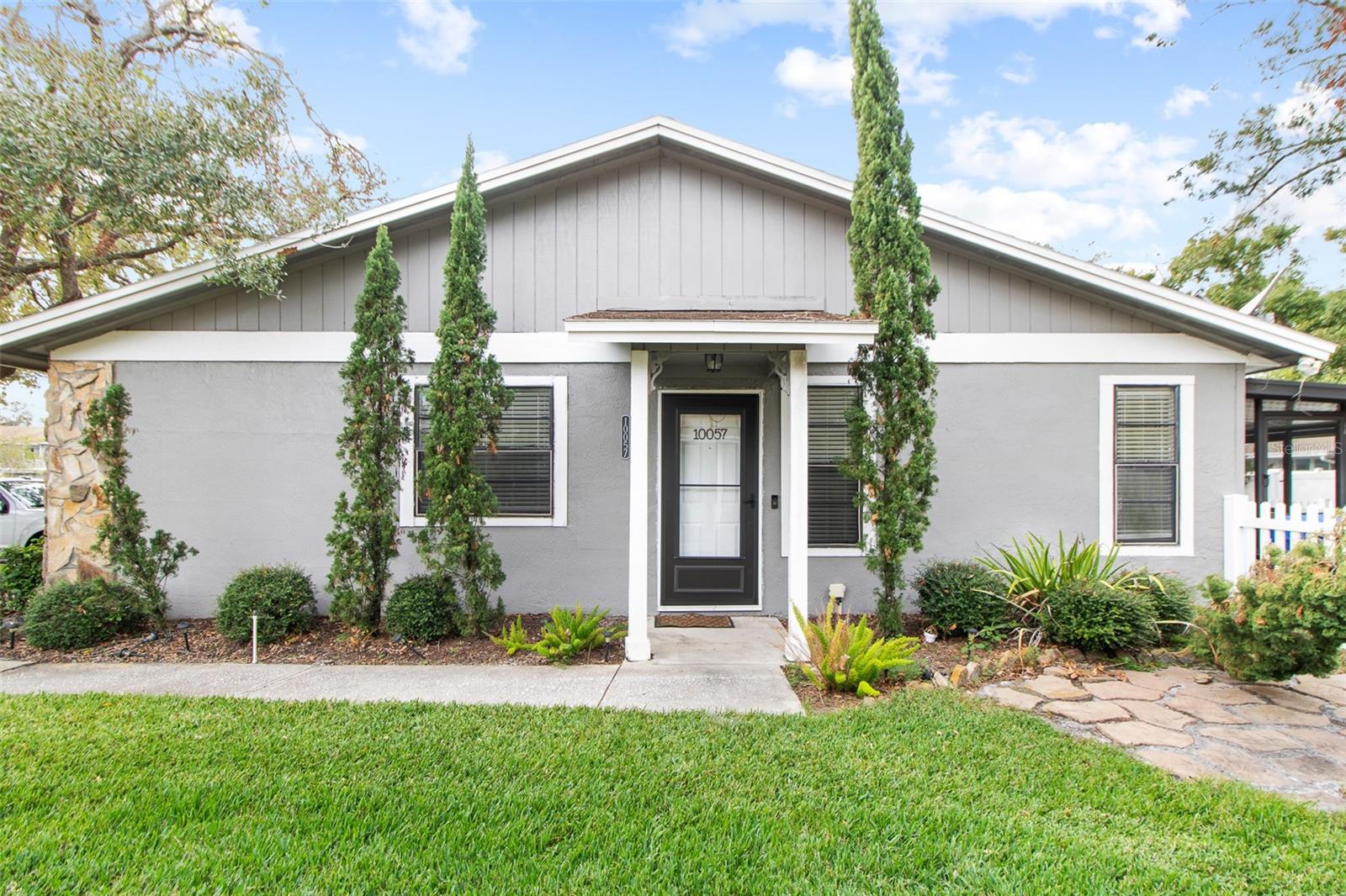10057 LAKE OAK CIR