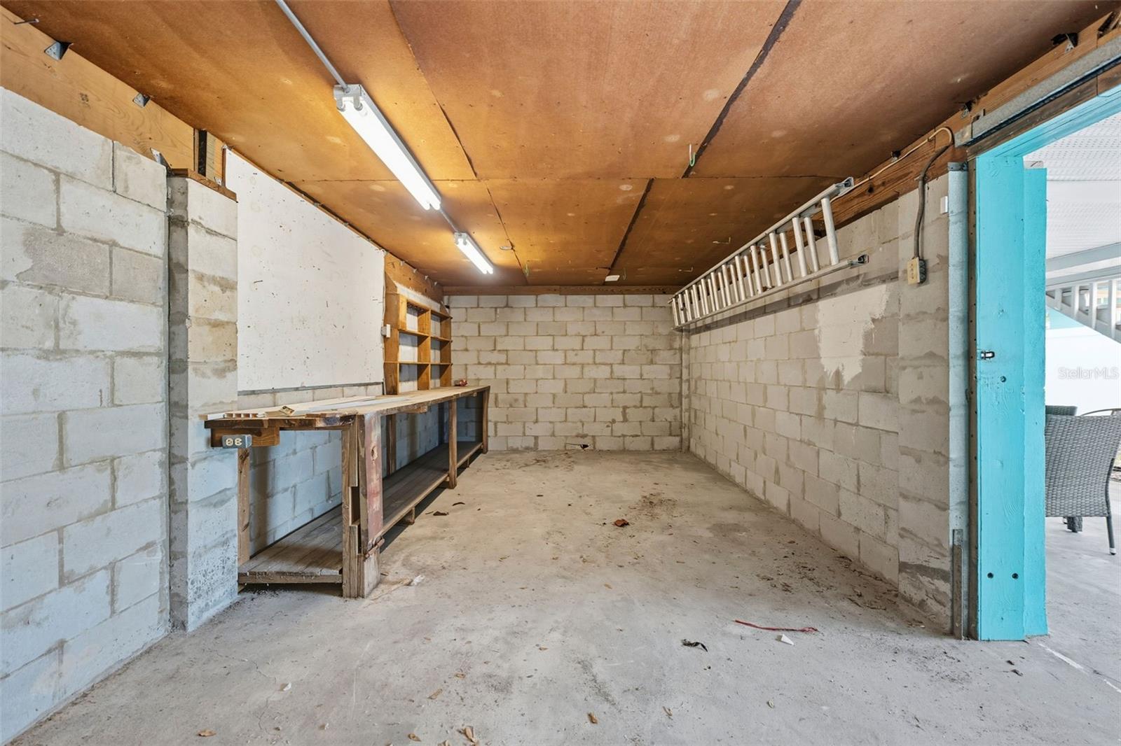 208 BATES AVE
