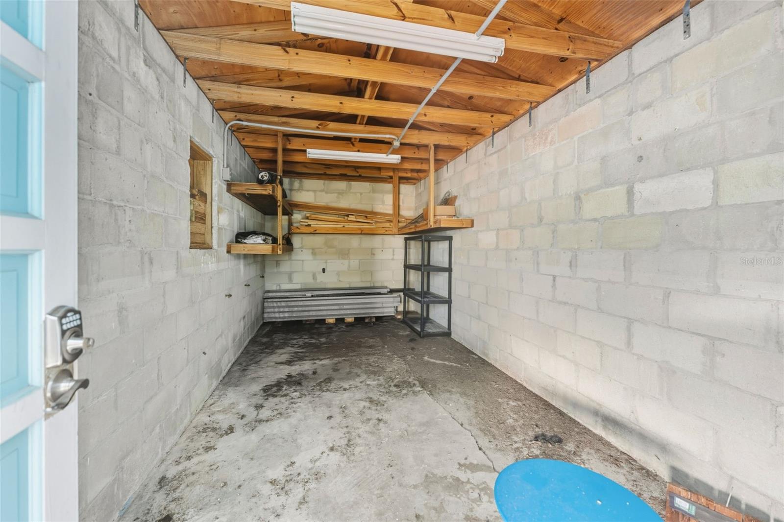 208 BATES AVE