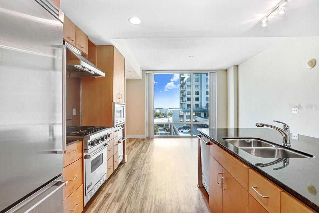 1120 E KENNEDY BLVD #1020