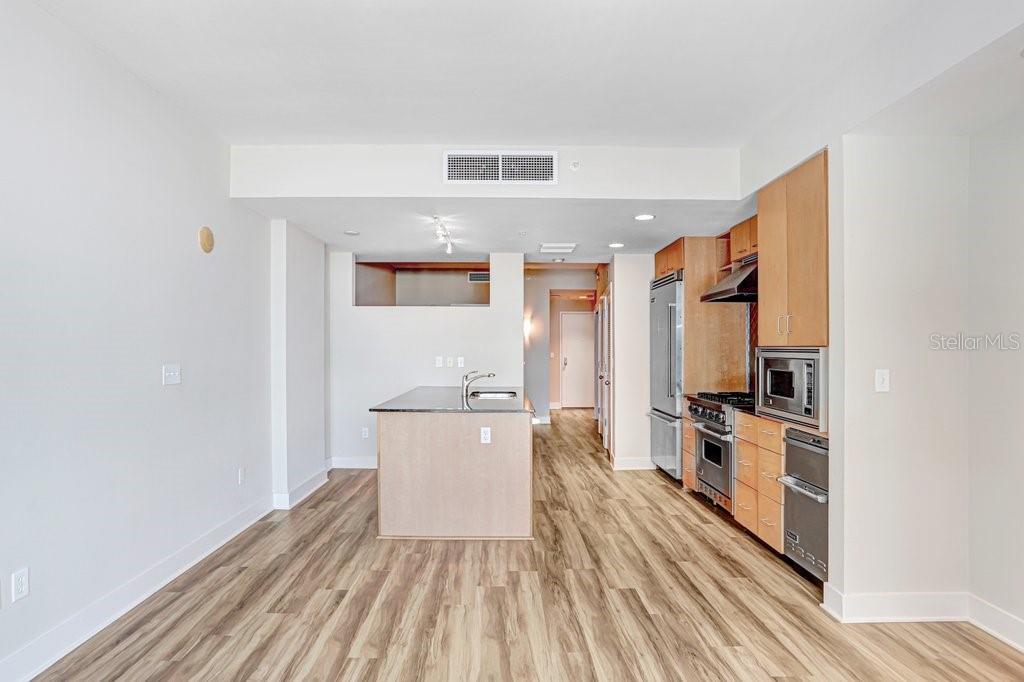 1120 E KENNEDY BLVD #1020