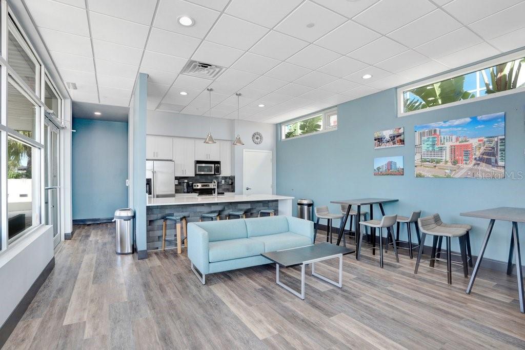 1120 E KENNEDY BLVD #1020