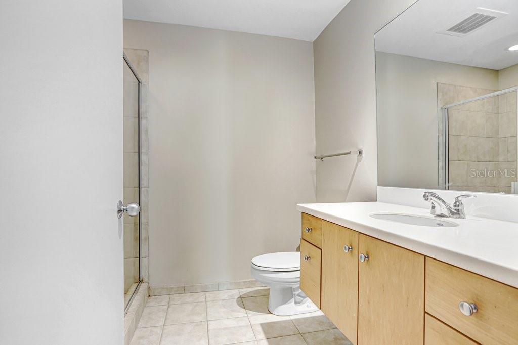 1120 E KENNEDY BLVD #1020